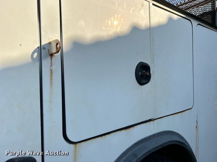 image for item EG0565 2008 International 4400 utility / service truck