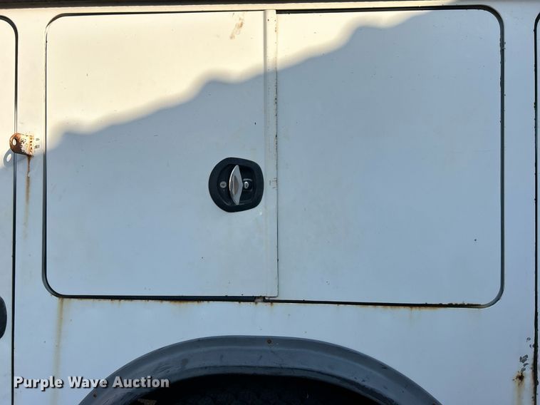 image for item EG0565 2008 International 4400 utility / service truck