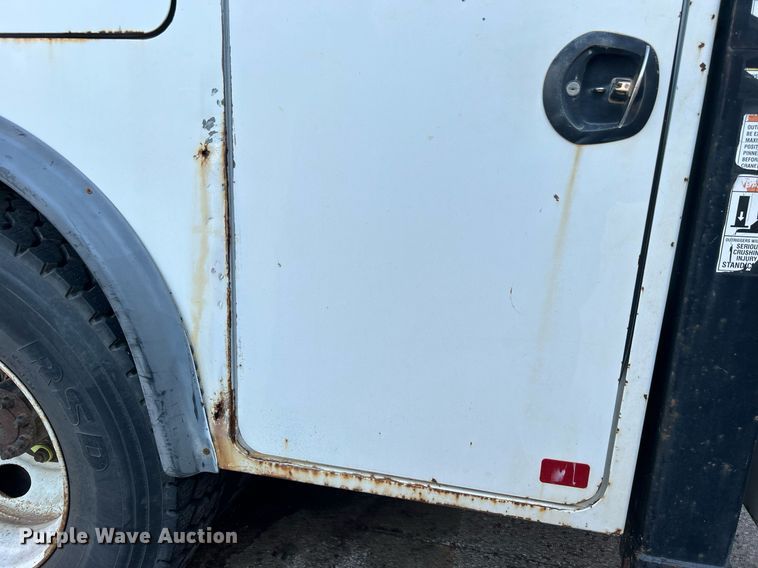 image for item EG0565 2008 International 4400 utility / service truck