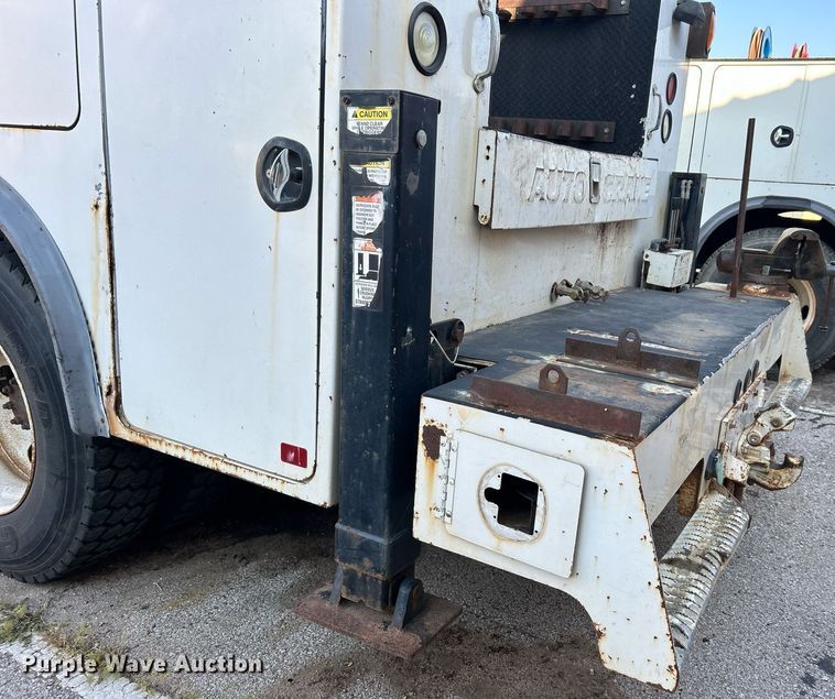 image for item EG0565 2008 International 4400 utility / service truck