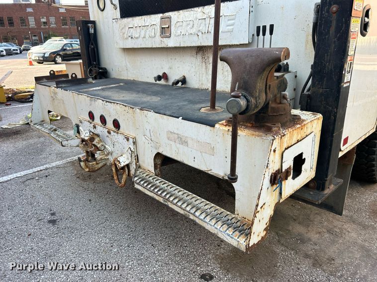 image for item EG0565 2008 International 4400 utility / service truck