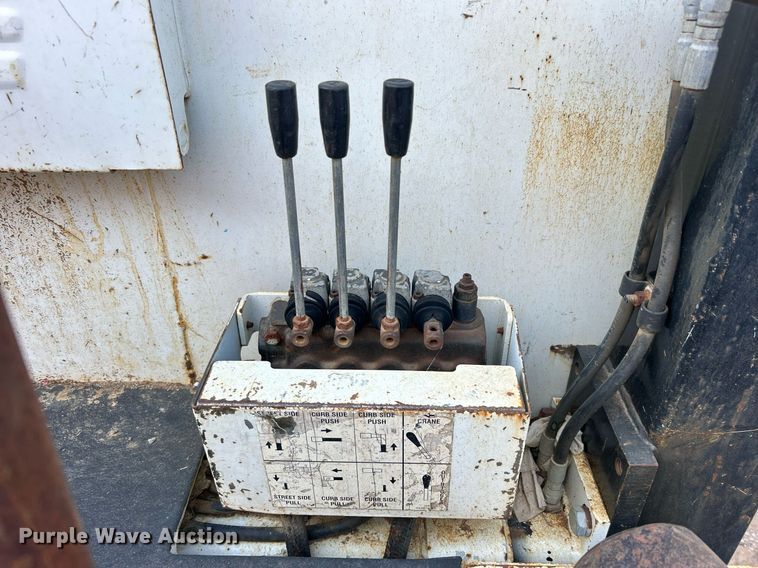 image for item EG0565 2008 International 4400 utility / service truck