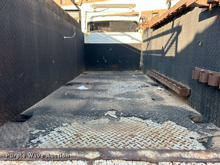 image for item EG0565 2008 International 4400 utility / service truck