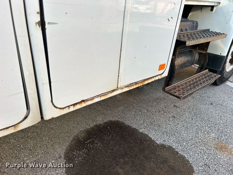 image for item EG0565 2008 International 4400 utility / service truck