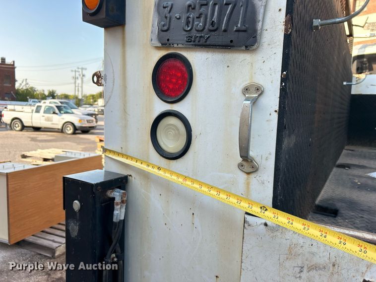 image for item EG0565 2008 International 4400 utility / service truck