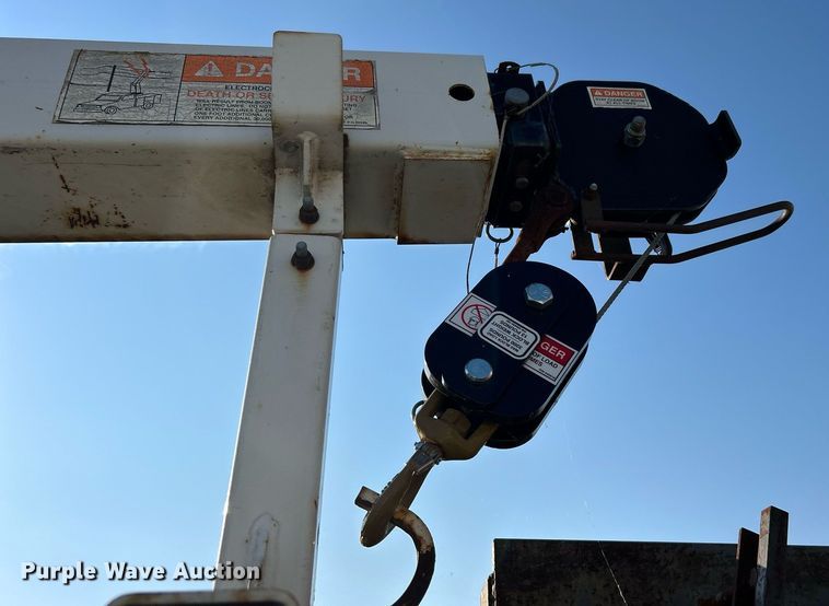 image for item EG0565 2008 International 4400 utility / service truck