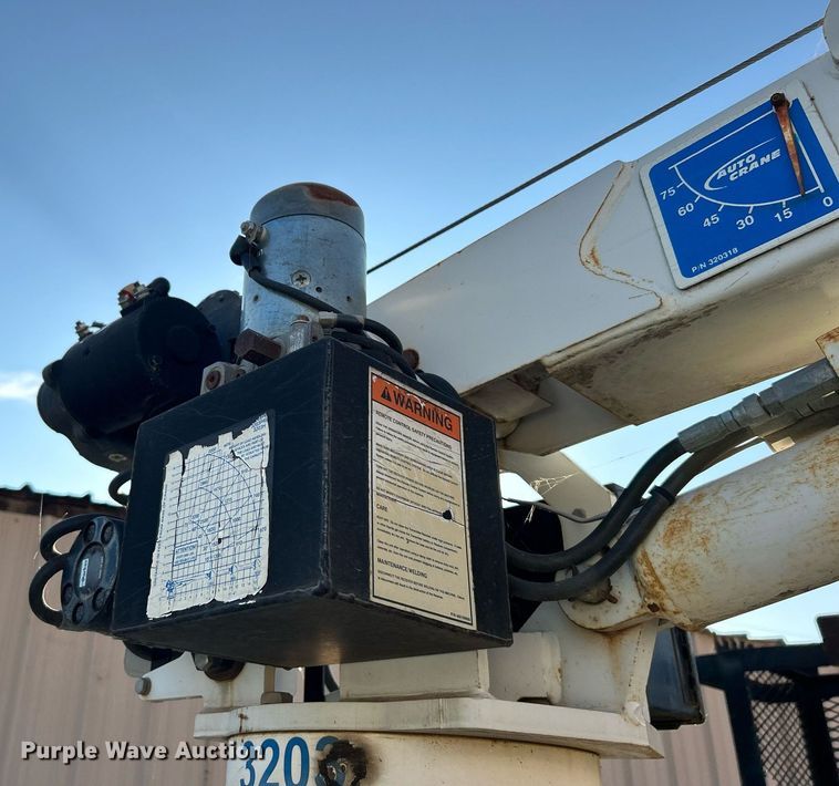 image for item EG0565 2008 International 4400 utility / service truck