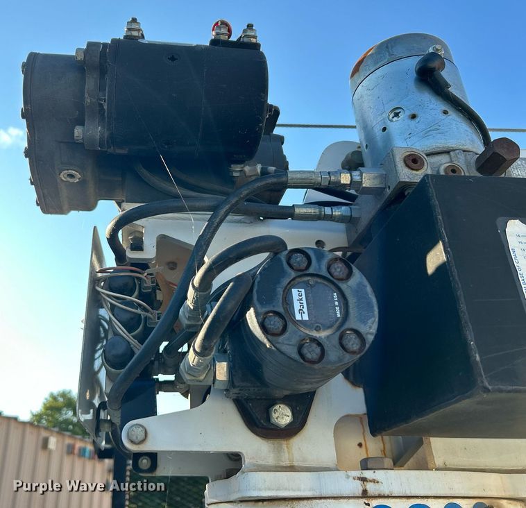 image for item EG0565 2008 International 4400 utility / service truck