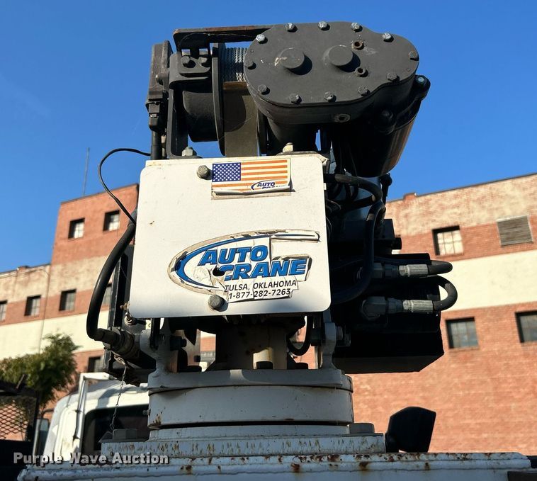 image for item EG0565 2008 International 4400 utility / service truck