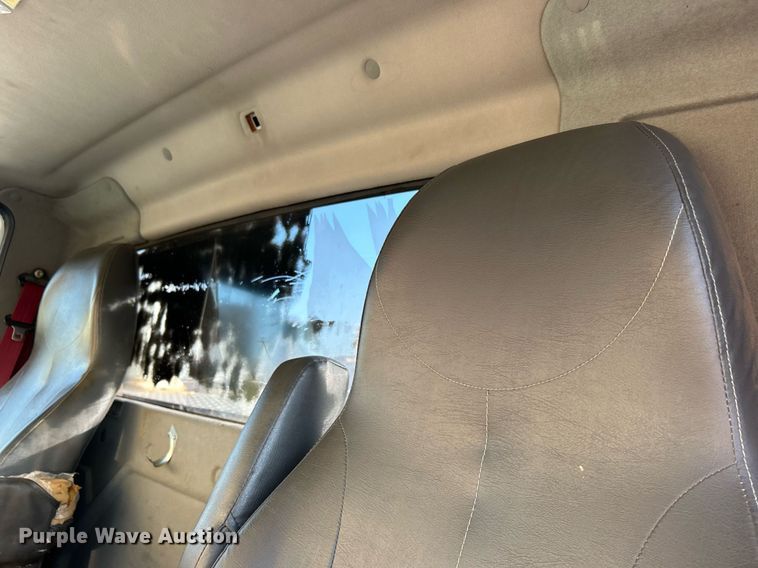 image for item EG0565 2008 International 4400 utility / service truck