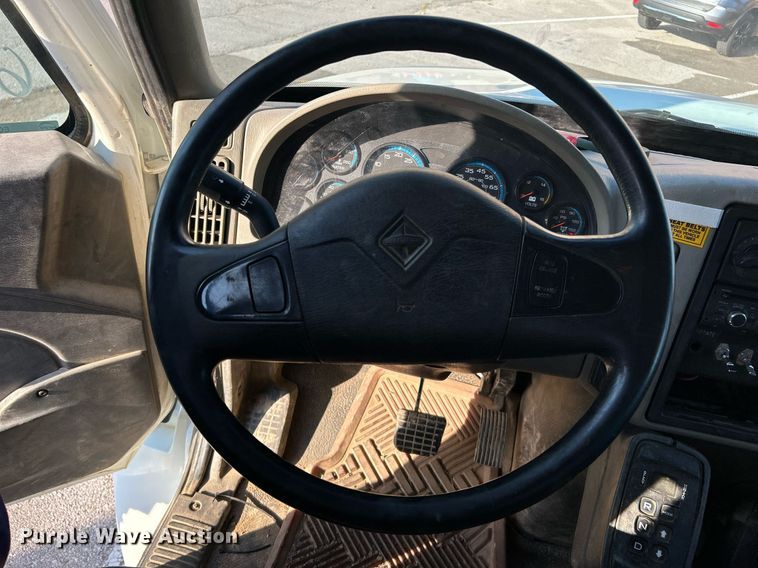 image for item EG0565 2008 International 4400 utility / service truck