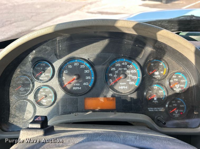 image for item EG0565 2008 International 4400 utility / service truck