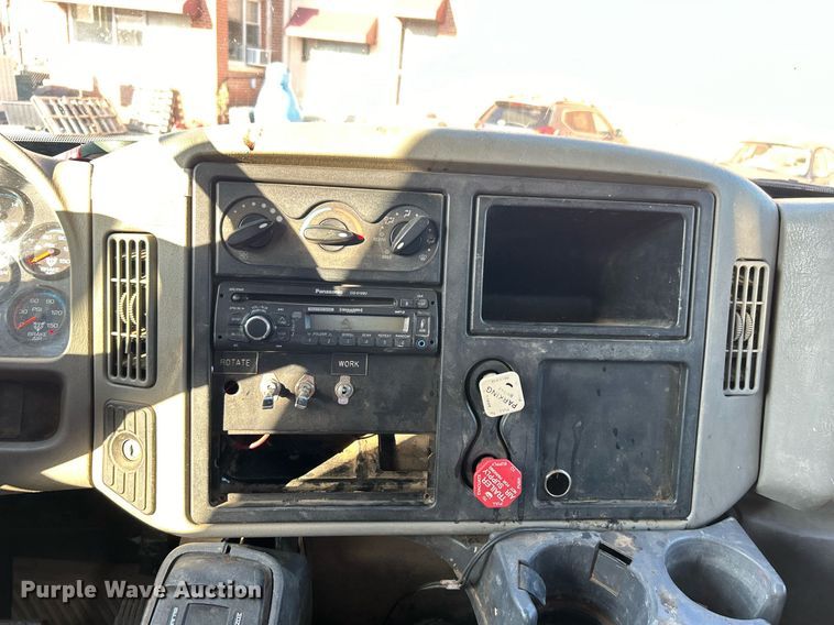 image for item EG0565 2008 International 4400 utility / service truck