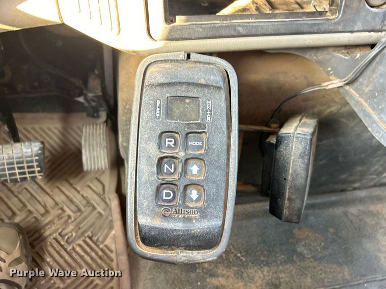 image for item EG0565 2008 International 4400 utility / service truck