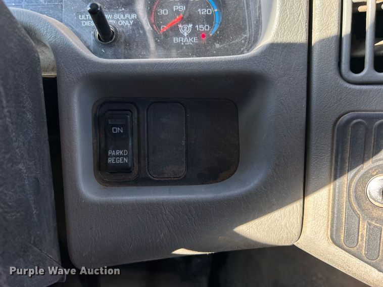 image for item EG0565 2008 International 4400 utility / service truck