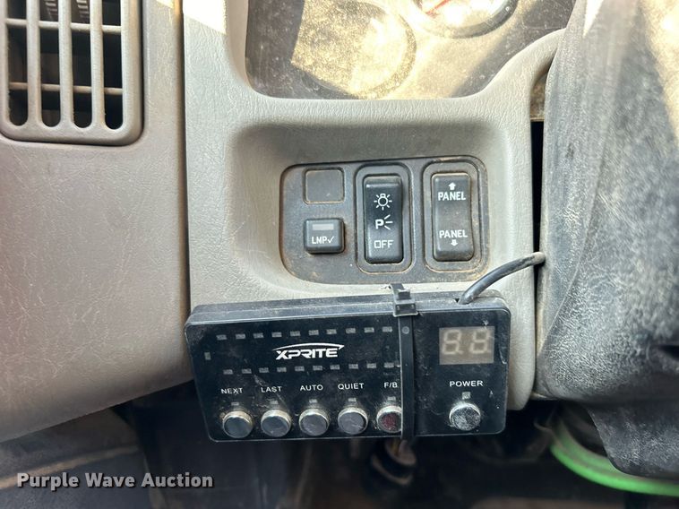 image for item EG0565 2008 International 4400 utility / service truck