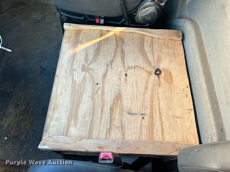 image for item EG0565 2008 International 4400 utility / service truck