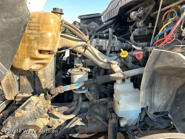 image for item EG0565 2008 International 4400 utility / service truck