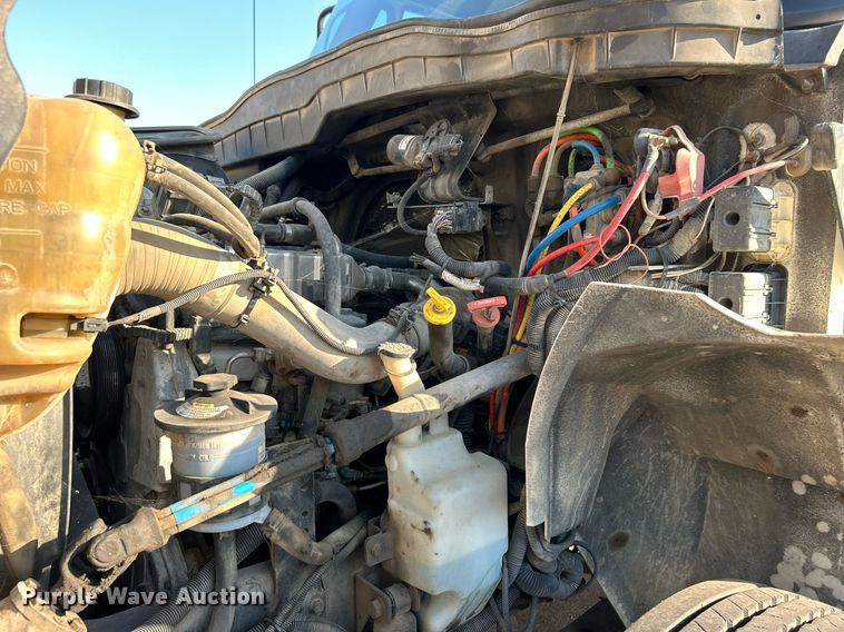 image for item EG0565 2008 International 4400 utility / service truck