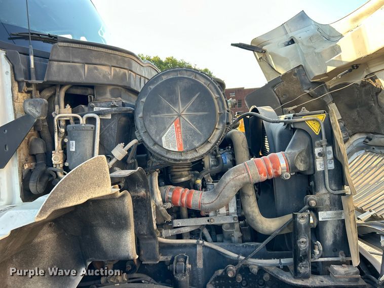 image for item EG0565 2008 International 4400 utility / service truck