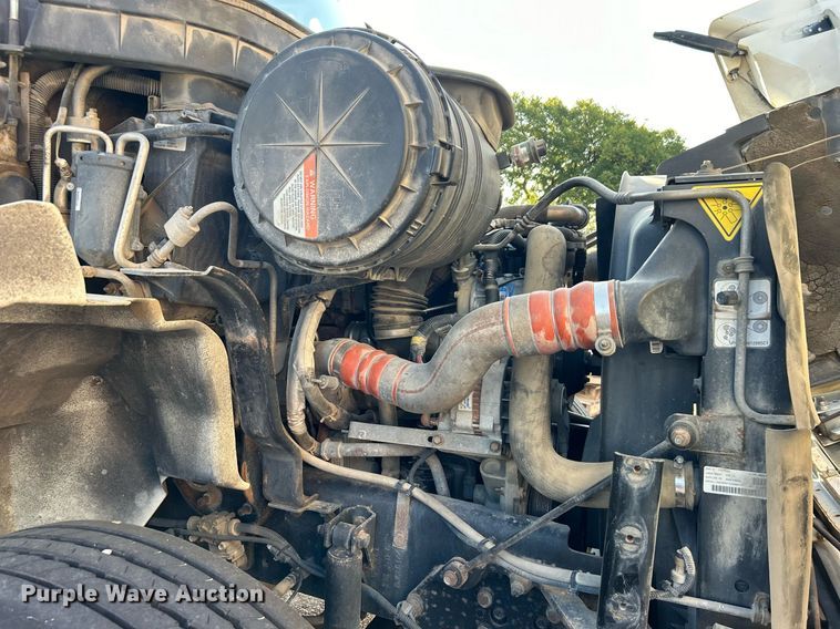 image for item EG0565 2008 International 4400 utility / service truck