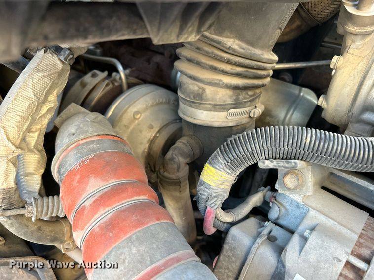 image for item EG0565 2008 International 4400 utility / service truck