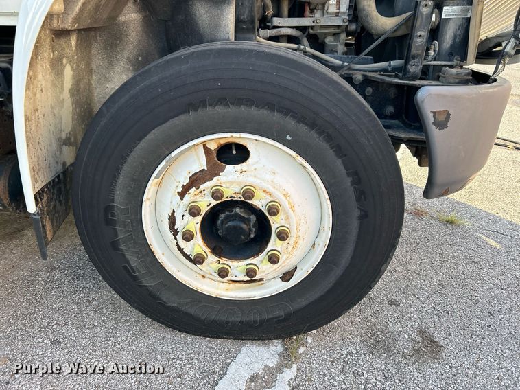 image for item EG0565 2008 International 4400 utility / service truck