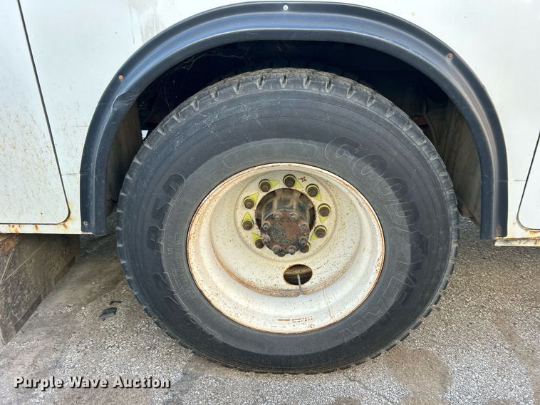 image for item EG0565 2008 International 4400 utility / service truck