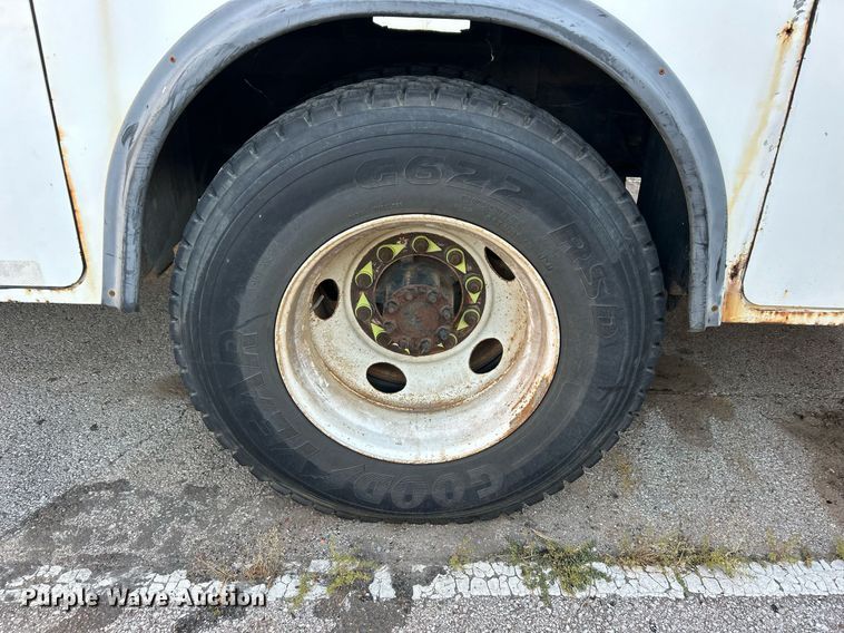 image for item EG0565 2008 International 4400 utility / service truck