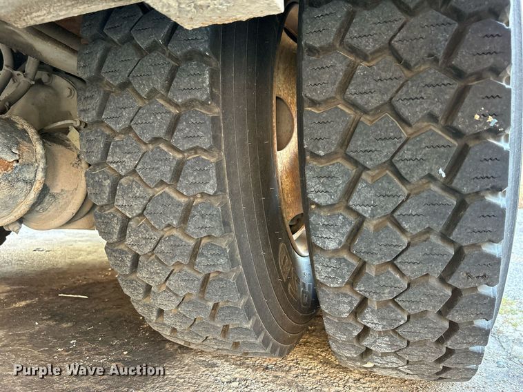 image for item EG0565 2008 International 4400 utility / service truck