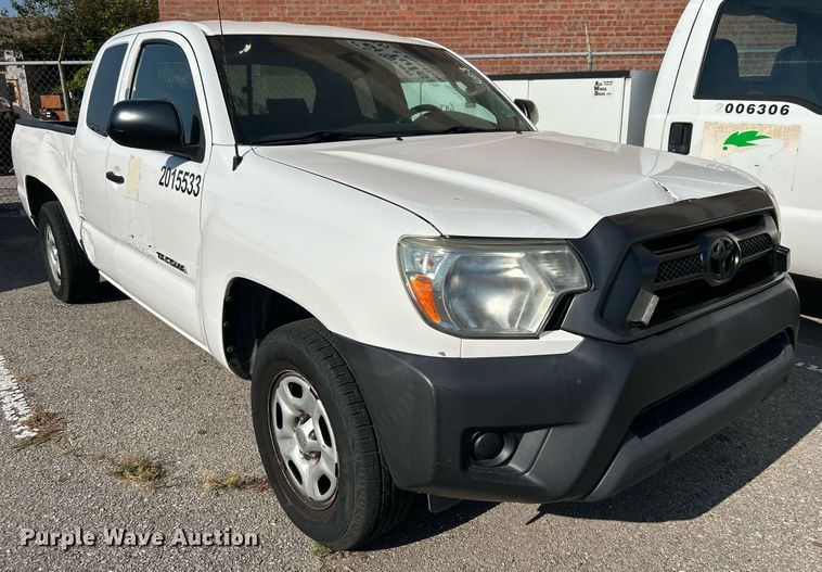 image for item EG0568 2015 Toyota Tacoma Access Cab pickup truck
