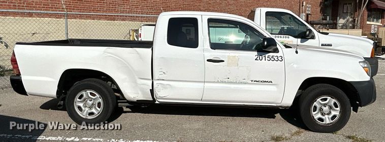 image for item EG0568 2015 Toyota Tacoma Access Cab pickup truck