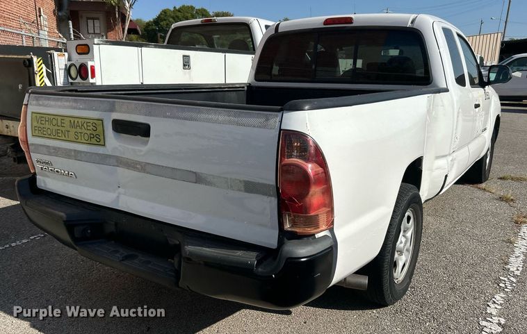 image for item EG0568 2015 Toyota Tacoma Access Cab pickup truck