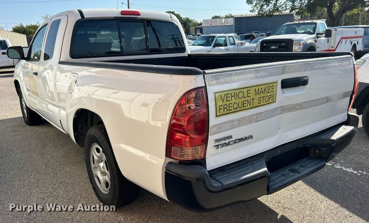 image for item EG0568 2015 Toyota Tacoma Access Cab pickup truck