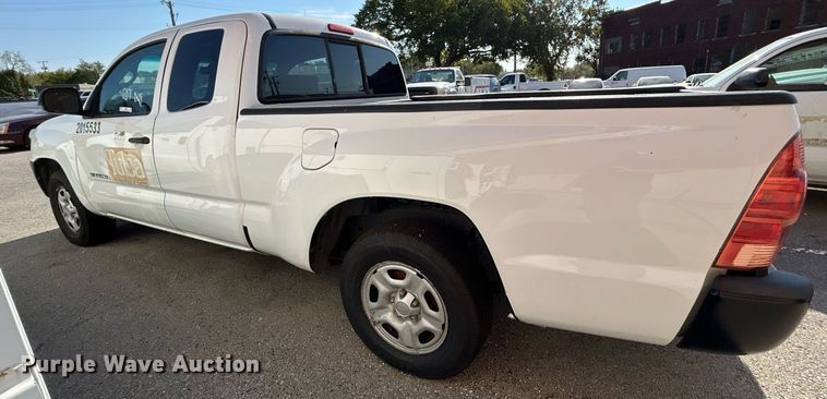 image for item EG0568 2015 Toyota Tacoma Access Cab pickup truck