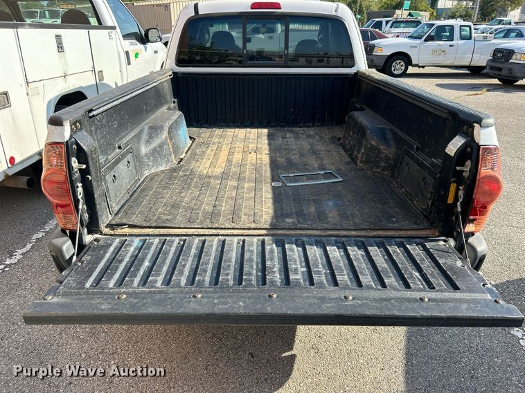 image for item EG0568 2015 Toyota Tacoma Access Cab pickup truck