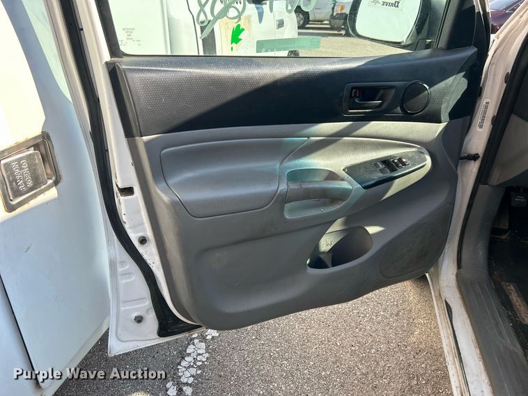 image for item EG0568 2015 Toyota Tacoma Access Cab pickup truck