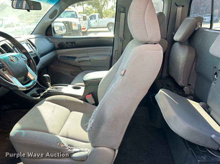 image for item EG0568 2015 Toyota Tacoma Access Cab pickup truck