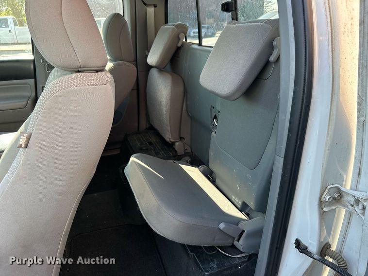 image for item EG0568 2015 Toyota Tacoma Access Cab pickup truck