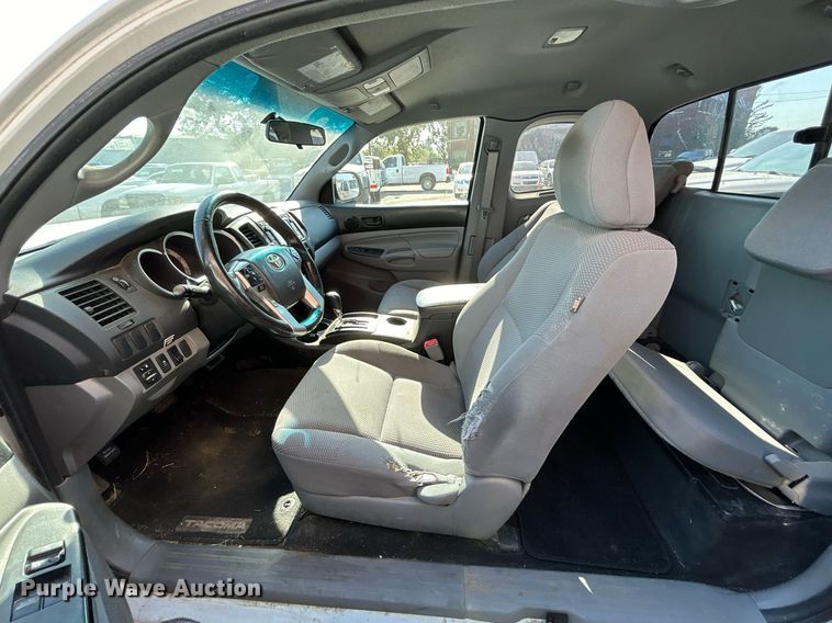 image for item EG0568 2015 Toyota Tacoma Access Cab pickup truck