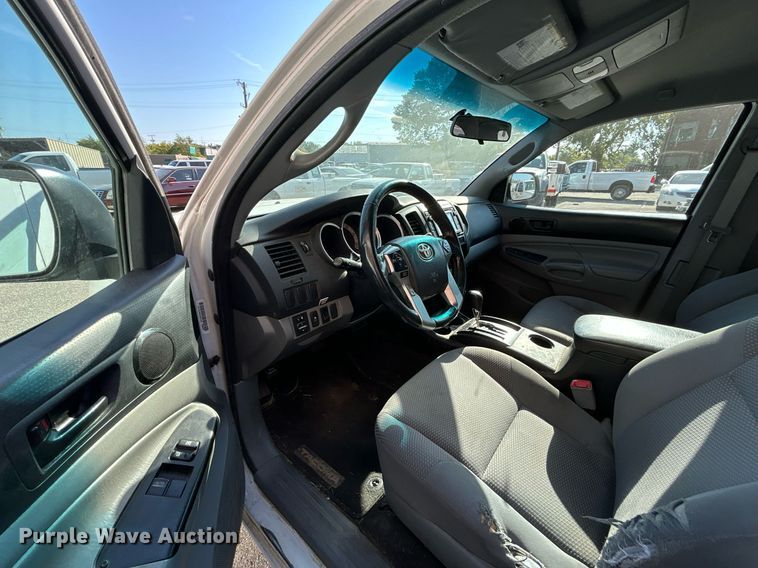 image for item EG0568 2015 Toyota Tacoma Access Cab pickup truck