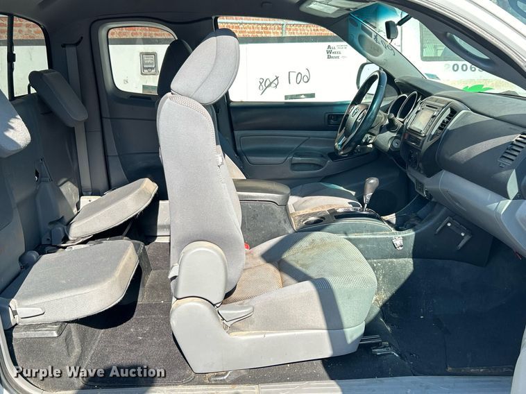 image for item EG0568 2015 Toyota Tacoma Access Cab pickup truck