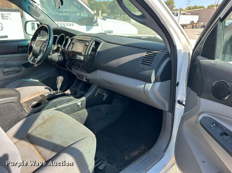 image for item EG0568 2015 Toyota Tacoma Access Cab pickup truck