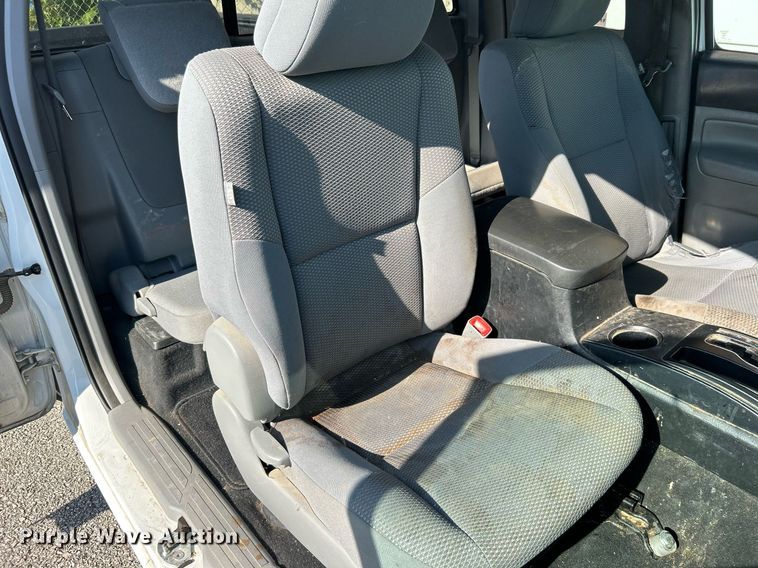 image for item EG0568 2015 Toyota Tacoma Access Cab pickup truck