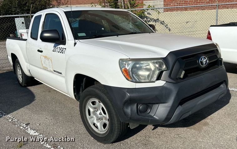 image for item EG0569 2013 Toyota Tacoma Access Cab pickup truck