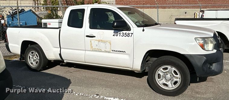 image for item EG0569 2013 Toyota Tacoma Access Cab pickup truck