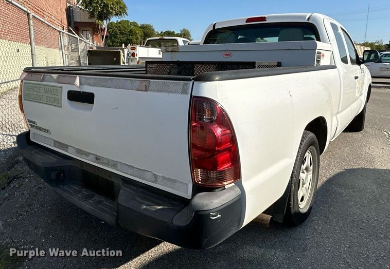 image for item EG0569 2013 Toyota Tacoma Access Cab pickup truck
