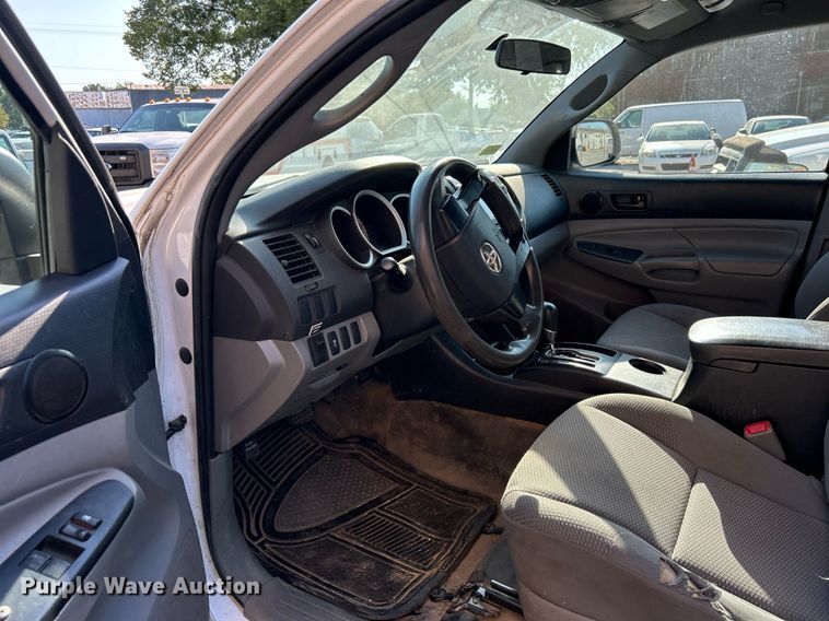 image for item EG0569 2013 Toyota Tacoma Access Cab pickup truck