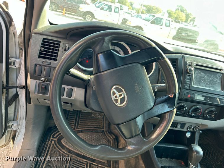 image for item EG0569 2013 Toyota Tacoma Access Cab pickup truck