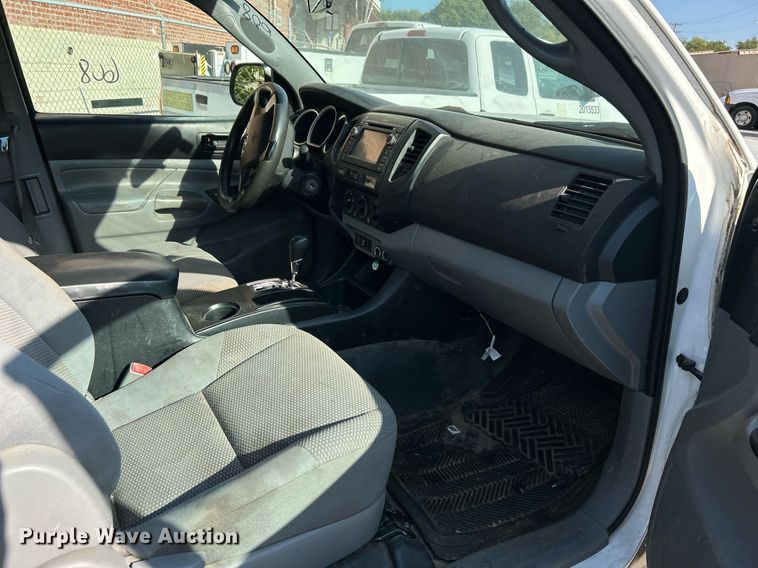 image for item EG0569 2013 Toyota Tacoma Access Cab pickup truck